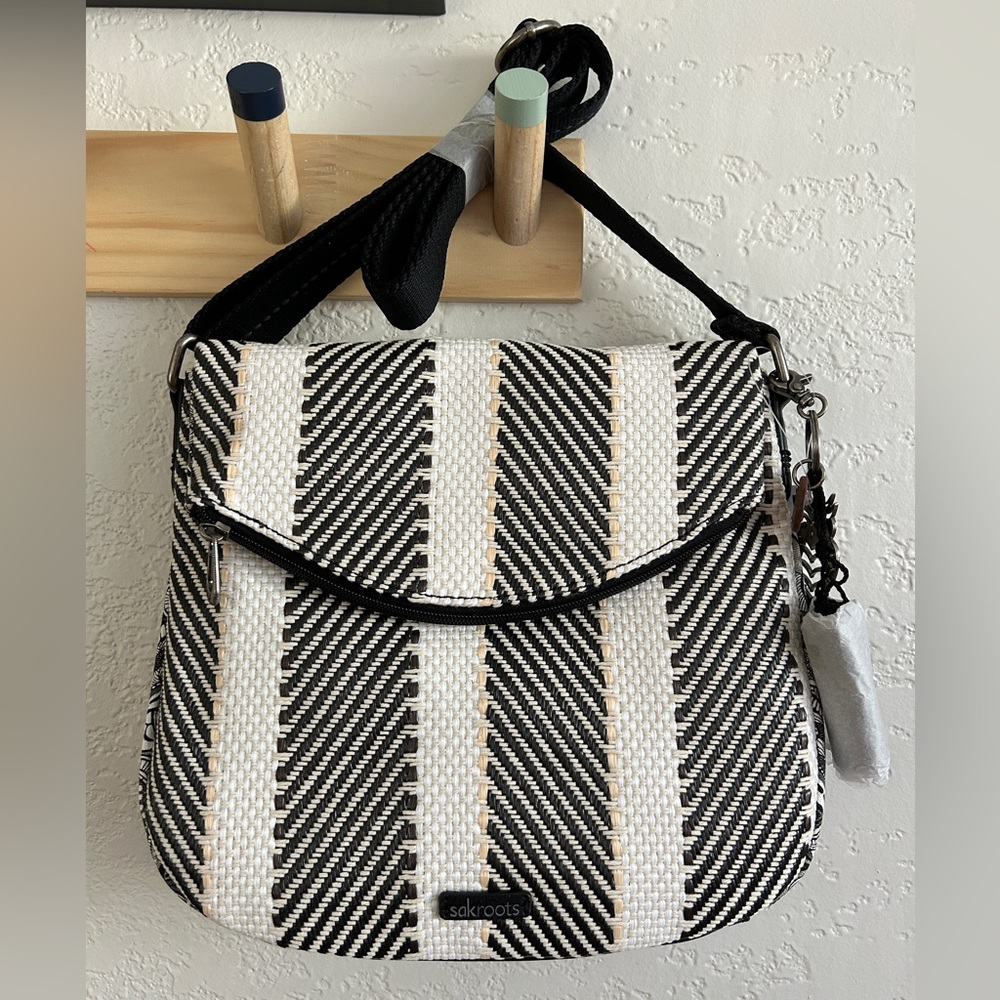 The Sak - Fold over Crossbody - Woven - Black and White Soulful Desert - NEW